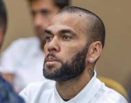 El brasileño Dani Alves permanece en prisión, mientras reúne el dinero para su fianza