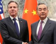 Anthony Blinken y Wang Yi en su encuentro en Pekín.