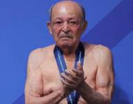Taghi Asgari, de 100 años, recibió un homenaje en el Mundial de Natación