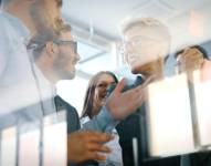 Personas en el trabajo.