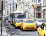 Los taxistas en Guayaquil denuncian extorsiones de hasta 3.000 dólares para poder trabajar