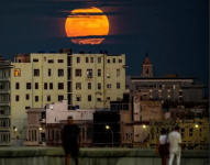 La superluna azul vista desde La Habana, Cuba.