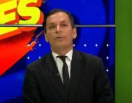 Roberto Bonafont, periodista deportivo manteniendo la calma en medio del sismo.