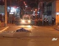 El cuerpo de la víctima quedó tendido en la calzada, a pocos metros de un parque.