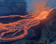 La erupción de lava del volcán Kilauea en Hawaii, EE. UU.