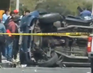 Camioneta volcada en Ambato