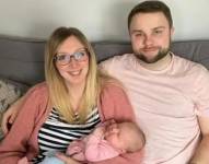 Lucie Trew y Chris Frost con su hija Elodie.