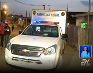 El carro de Medicina Legal llegó hasta la cooperativa Trinidad de Dios, en Monte Sinaí, a recoger el cuerpo de una mujer.