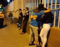 Antes de las 10 de la noche, el cadáver del pequeño fue trasladado al centro forense de Manta.