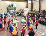 Hubo presentaciones de danzas folclóricas por las Fiestas de Guayaquil.
