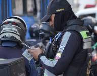 Imagen referencial de controles de agentes civiles de tránsito.