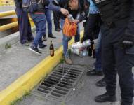 Agentes metropolitanos retiraron las bebidas alcohólicas a quienes libaron en espacios públicos.