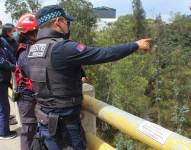 Personal del Municipio de Quito vigila en los puentes Gualo y El Chiche para evitar suicidios.