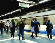 Miles de usuarios viajan diariamente en el Metro de Quito.