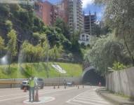 Ingreso al túnel Guayasamín, en sentido Quito-Cumbayá.