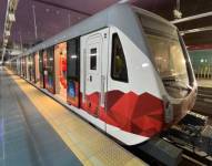 Uno de los trenes del Metro de Quito durante las pruebas previas a su operación.
