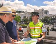 Miles de turistas extranjeros visitan cada año las zonas turísticas del Ecuador.