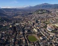 Las autorifdades del Municipio monitorean la caída de ceniza en la capital.