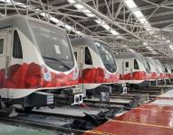 El Metro de Quito cuenta con 18 trenes. Cada uno tiene 109 metros de longitud y capacidad para 1 200 personas.