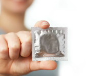Retirarseel preservativo puede poner en riesgo la salud de la pareja.