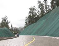 Imagen de la geomalla instalada en los bordes del Camino de los Conquistadores.