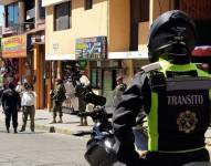 Agente civil de tránsito en zonas clave de la ciudad.