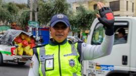 Agentes civiles de tránsito en zonas clave de la ciudad.