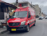 Las víctimas, que presentaban golpes producto del incidente, fueron atendidas por personal del Cuerpo de Bomberos de Guayaquil.