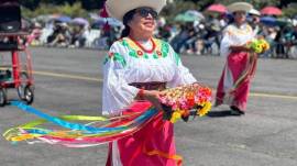 Imagen referencial de un desfile por las Fiestas de Quito.