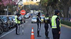 Agentes de tránsito en zonas clave de la ciudad.
