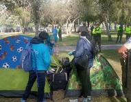 Momento de la intervención de los policías en el parque La Carolina.