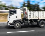 Foto referencial a vehículos de transporte pesado sobre la Av. Simón Bolívar