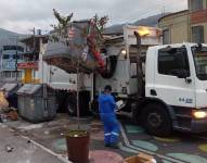 Imagen referencial del servicio de recolección de basura en Quito.