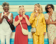 Los expertos dicen que el atractivo va mucho más allá de la nostalgia y ayuda a lidiar con el estrés.