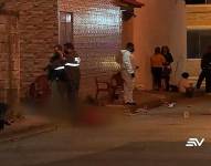 La Policía recogió más de 60 restos de bala en la escena del crimen.