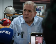 El candidato a la Presidencia de Venezuela por la Plataforma Unitaria Democrática (PUD), Edmundo González Urrutia