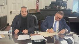 Imagen de Xavier Jordán y Richard Díaz, abogado del prófugo en Estados Unidos.