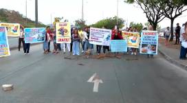 La indignación llevó a los afectados a bloquear un tramo de la avenida Narcisa de Jesús.