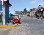 Agentes del Grupo de Intervención y Rescate (GIR), institución adscrita a la Policía Nacional, acudieron al lugar con canes para realizar inspecciones.