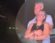 Kristin Cabot y Andy Byron en la pantalla gigante en medio de un recital de Coldplay.