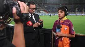 Pol Deportes, cubriendo un partido en Perú.