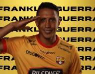 Franklin Guerra posa con la camiseta de Barcelona SC