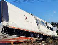 El bus perdió pista y se siniestró en la vía Charapotó - Correagua.