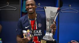 Willian Pacho, campeón en Francia.