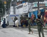 Personal de Criminalística y Dinased fueron a la cárcel para recoger los cuerpos y levantar indicios.