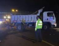 Decenas de obstáculos de todo tipo, colocados durante los últimos dos días en la Panamericana Norte.