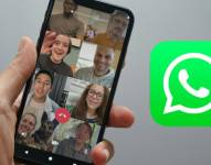 Una videollamada grupal vía WhatsApp en una foto de archivo