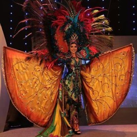 Daniela Cepeda destacó con traje típico en el Miss Universo