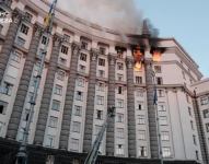 La edificación de la era soviética fue impactado por un proyectil ruso, confirmaron las autoridades ucranianas.