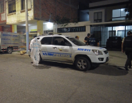 Unidades de la Policía Nacional llegaron al sitio para realizar el levantamiento de los cuerpos.